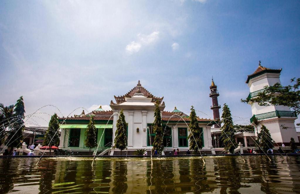 Capital O 142 Hotel Al Furqon Syariah Palembang Eksteriør bilde